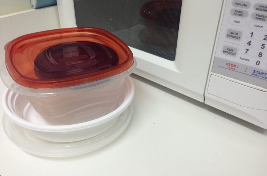 HMC Experts Caution Use of Plastic Food Containers